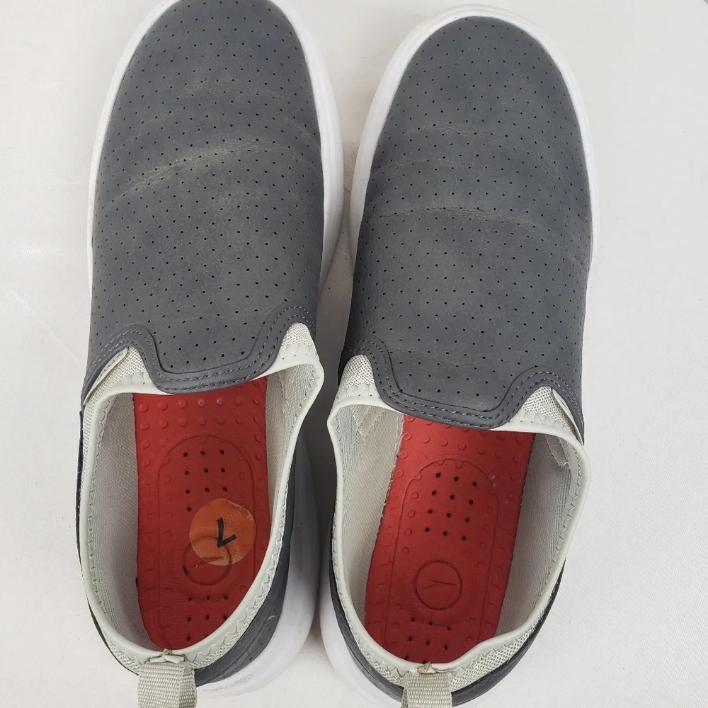 Speedo Men's Gray Slip-On Shoes Sz 7